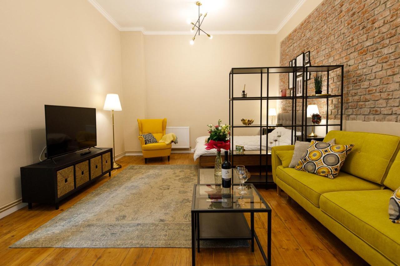 Stylish Flat In The Heart Of Historical Center Apartman Temesvár Kültér fotó
